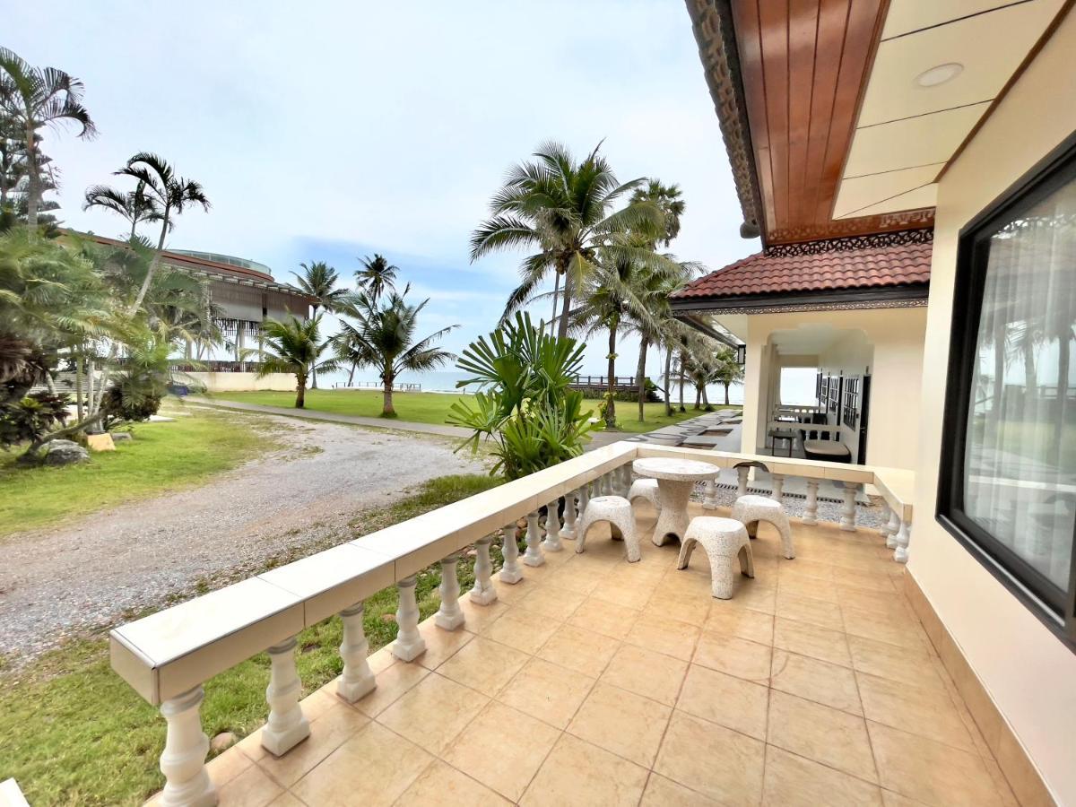 Ban Saithong Beach Resort Bang Saphan Noi Exteriör bild