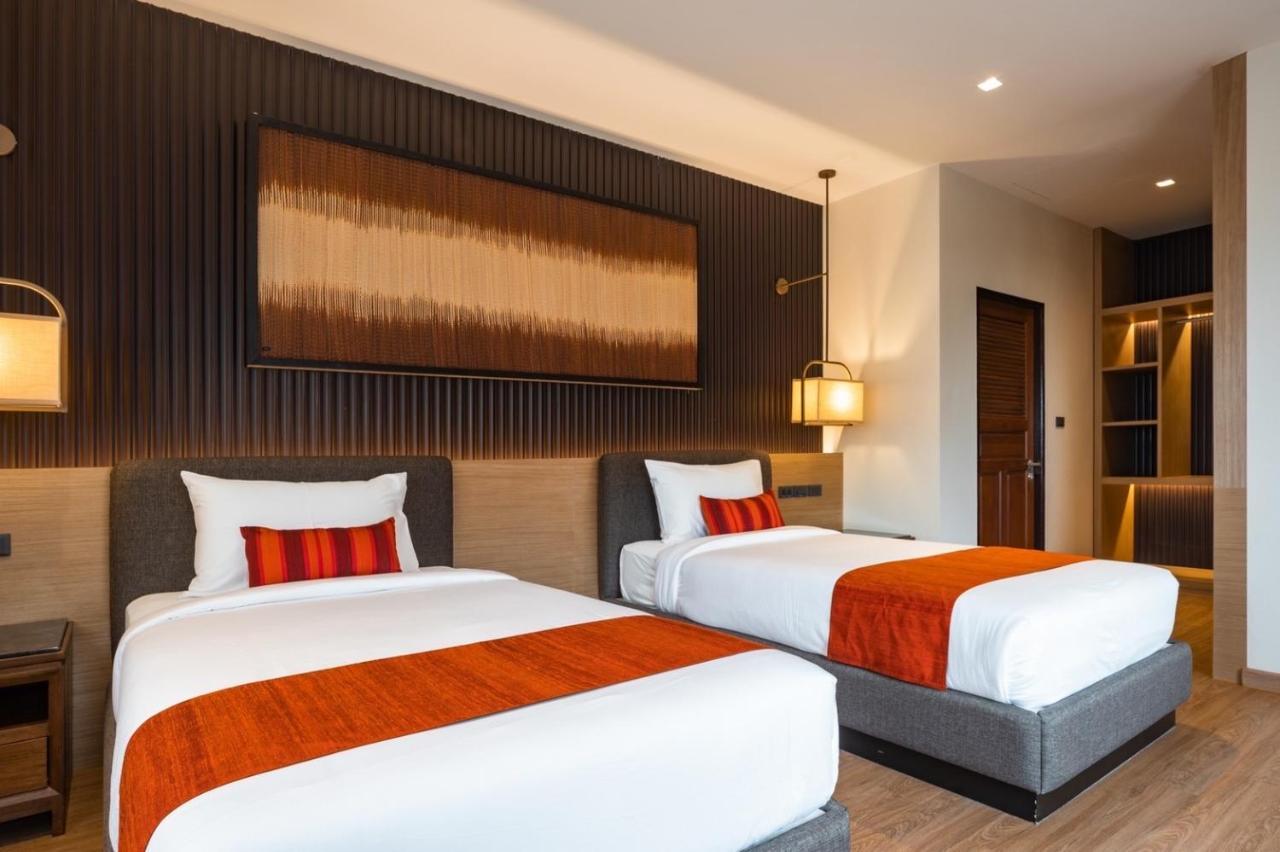 Ban Saithong Beach Resort Bang Saphan Noi Exteriör bild