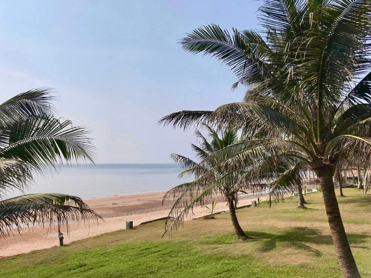 Ban Saithong Beach Resort Bang Saphan Noi Exteriör bild