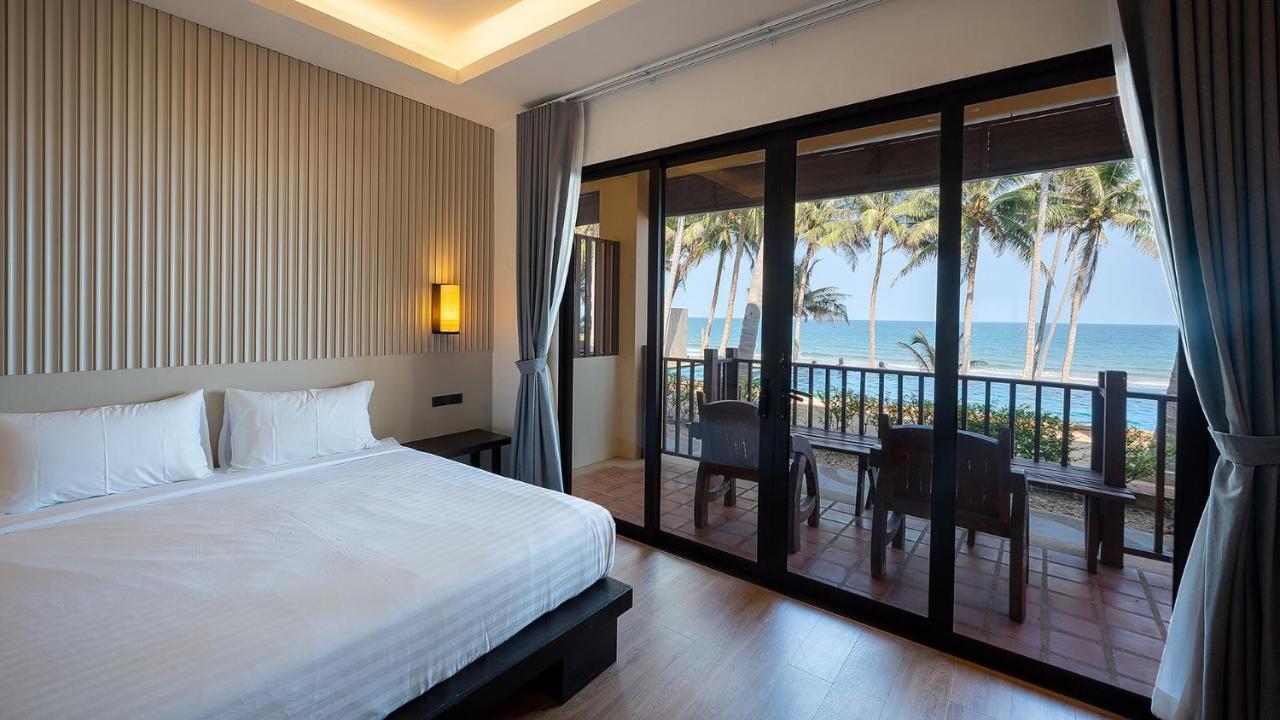 Ban Saithong Beach Resort Bang Saphan Noi Exteriör bild