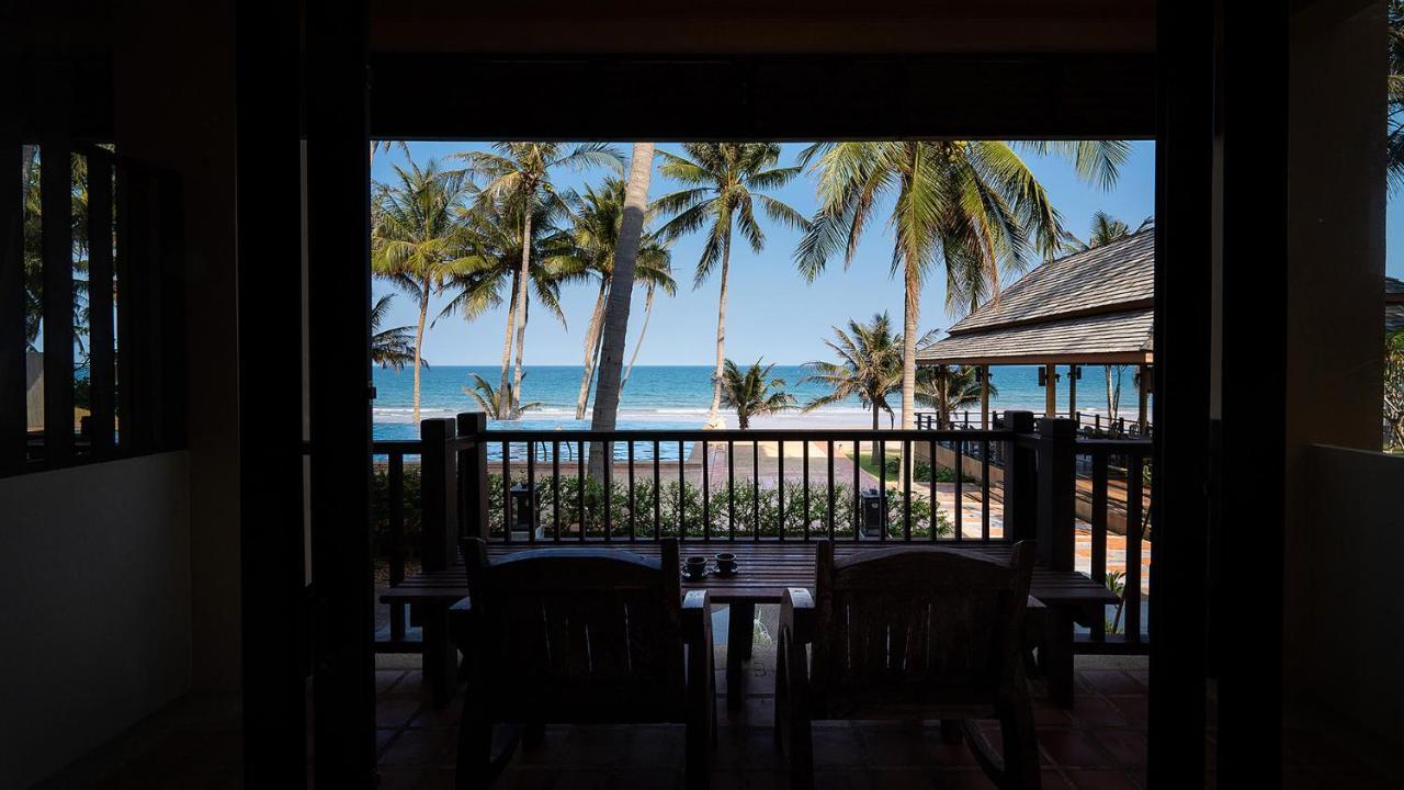 Ban Saithong Beach Resort Bang Saphan Noi Exteriör bild